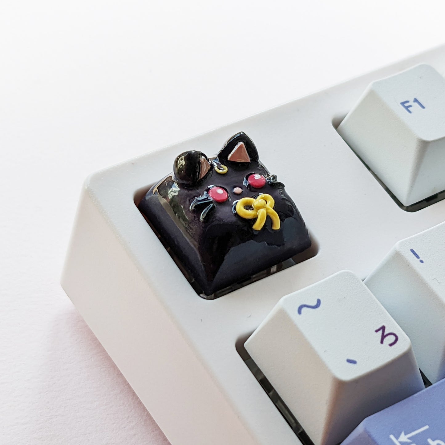 luna in love artisan keycap