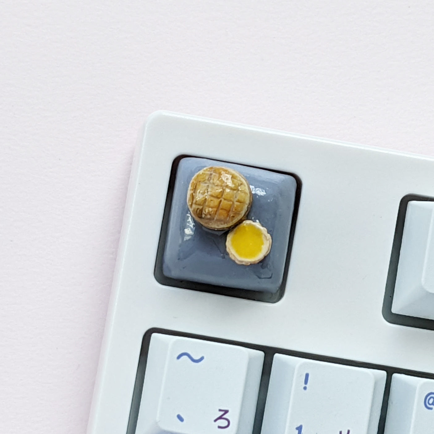 bolo pineapple bun and egg tart artisan keycap