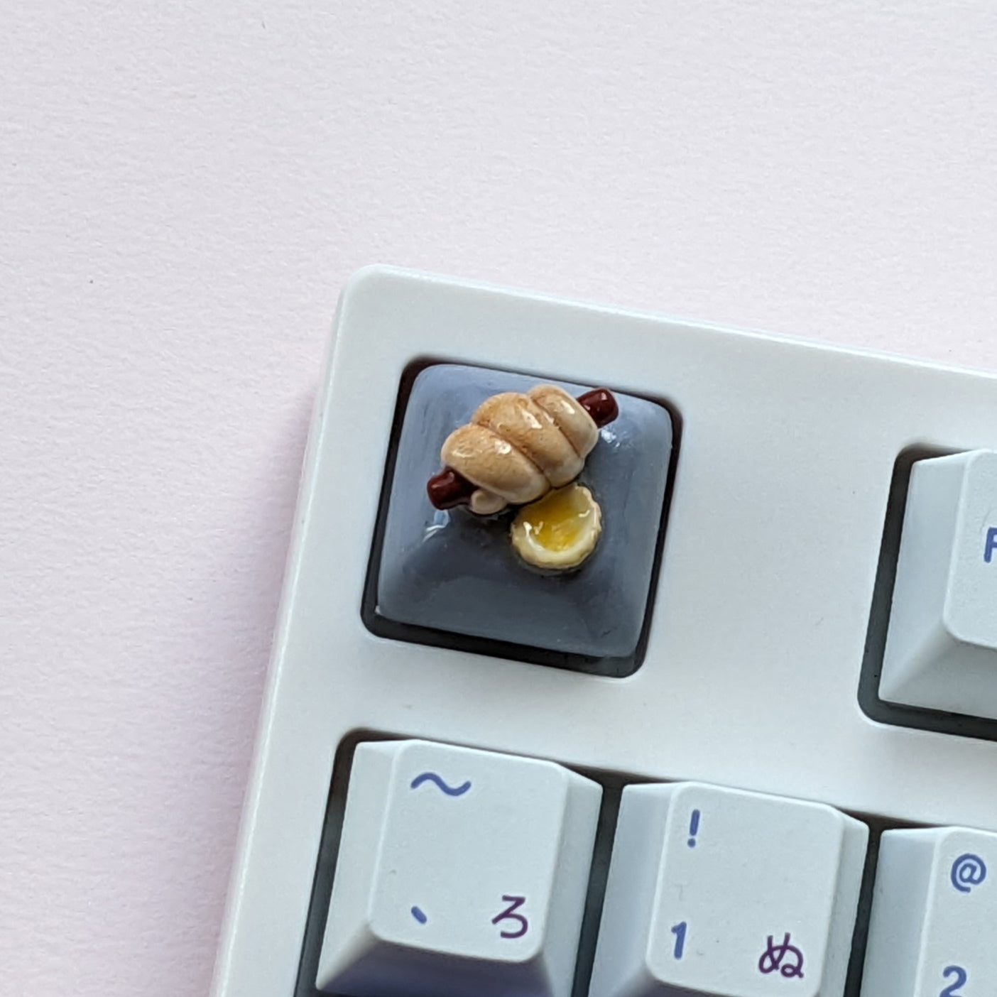 hk hot dog bao and egg tart artisan keycap